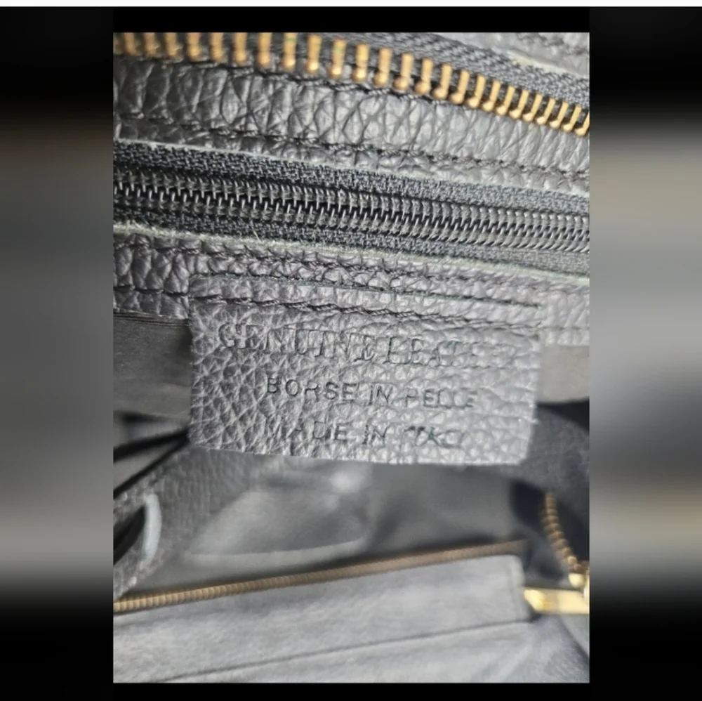 Chic Black Croc-Embossed Tote Bag - Picture 10 of 10